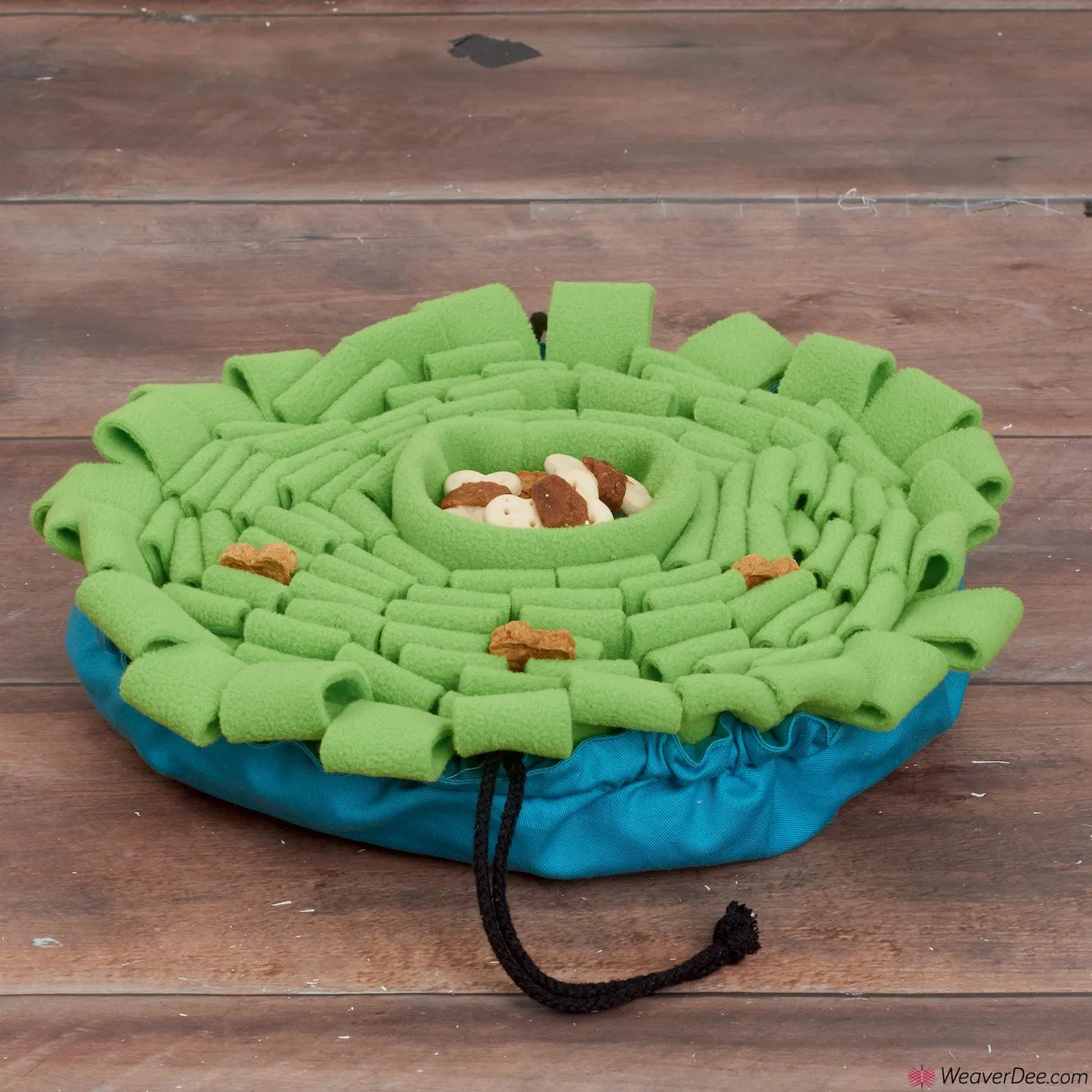 Simplicity Pattern S9445 Pet Bed in 2 Sizes, Chair Cover & Play Mats